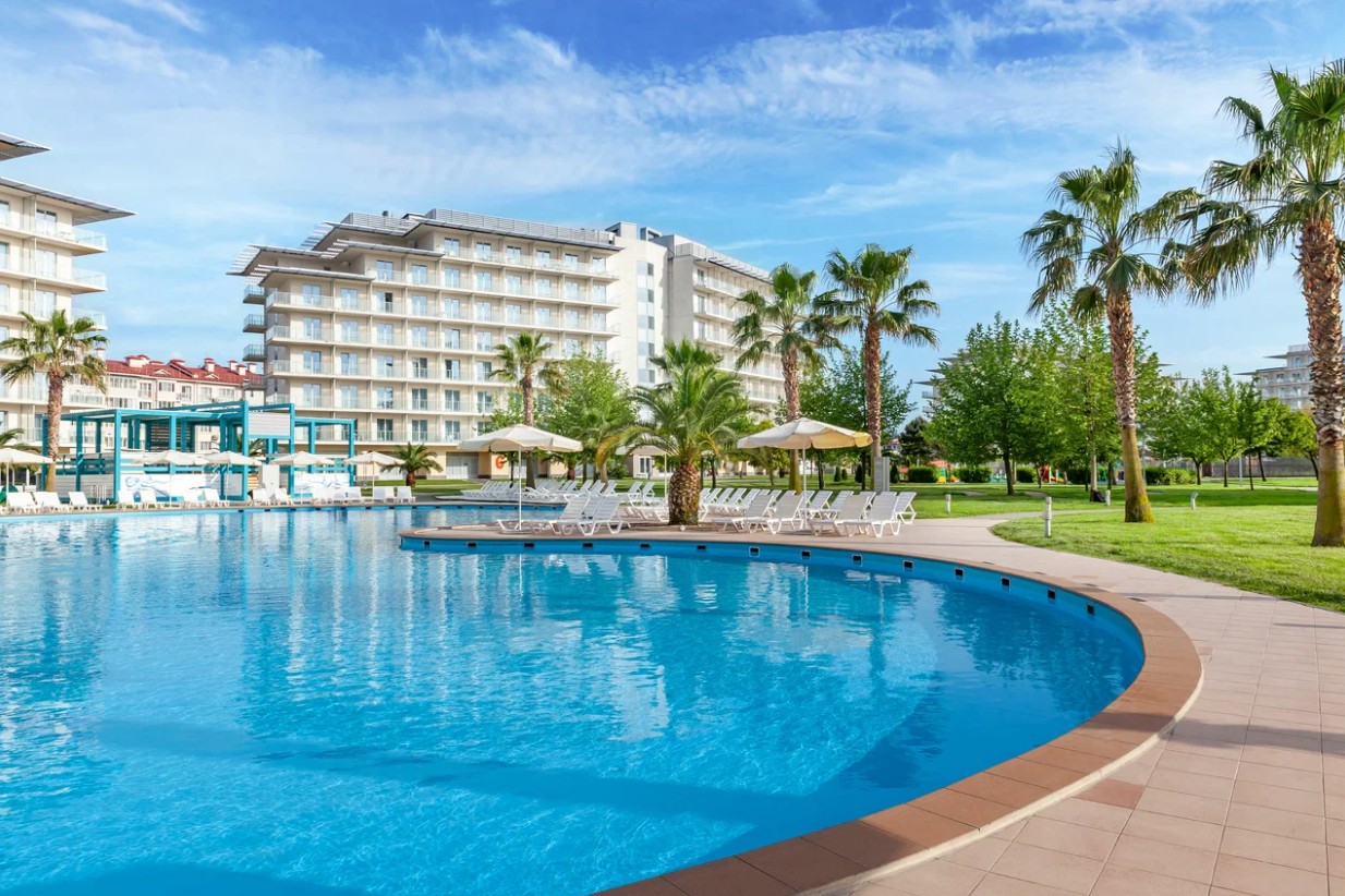 Пляж и бассейн